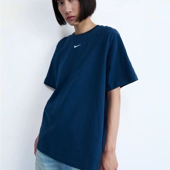 NWT Nike Embroidered Center Swoosh Logo Navy Blue Tee - Picture 7 of 7